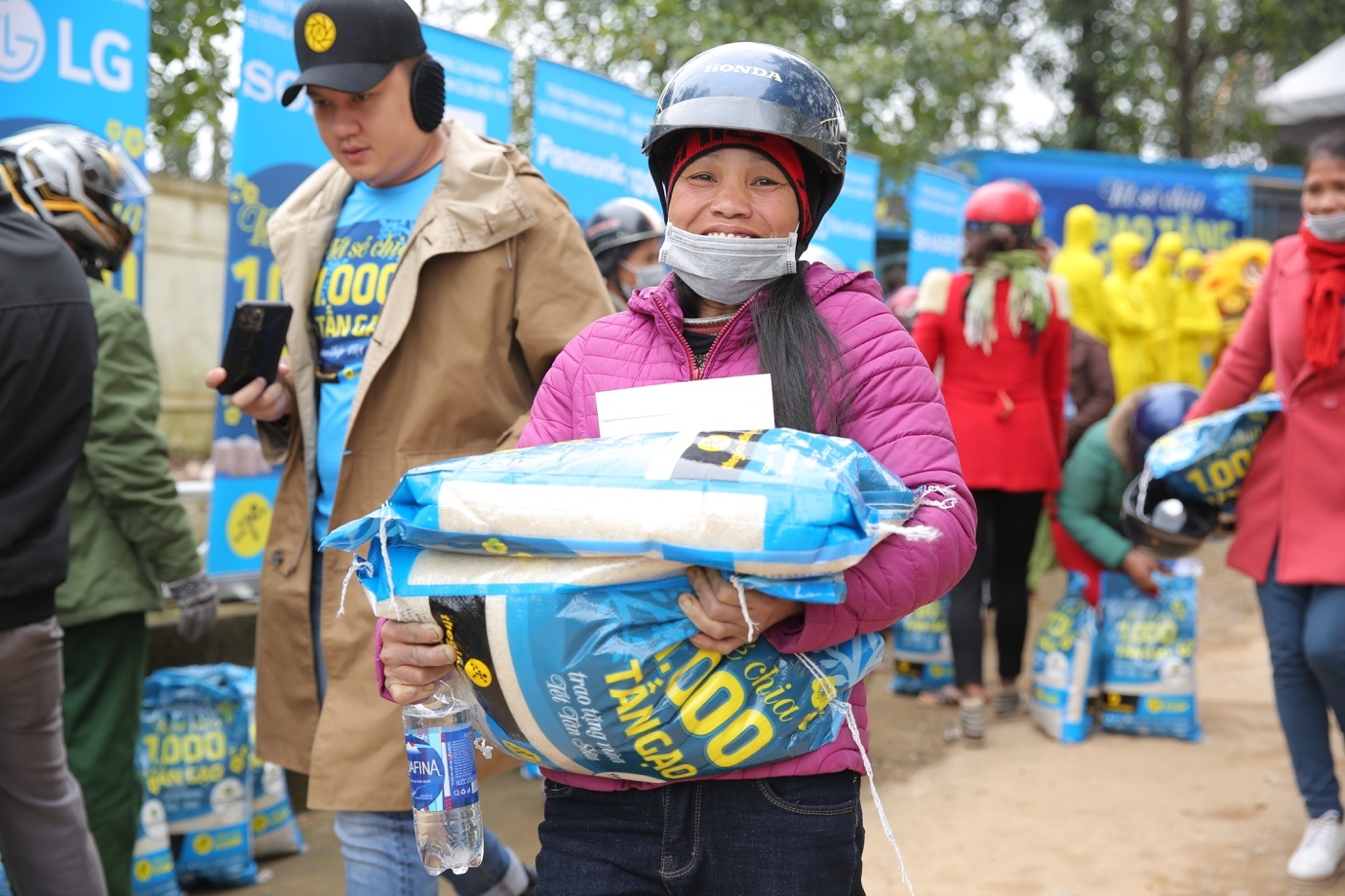 Moi chiec vivo ban ra tai TGDD gop 10.000 dong cho dong bao kho khan hinh anh