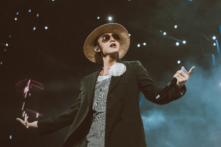 Su tuong dong giua Son Tung M-TP va thuong hieu chon lam dai su hinh anh