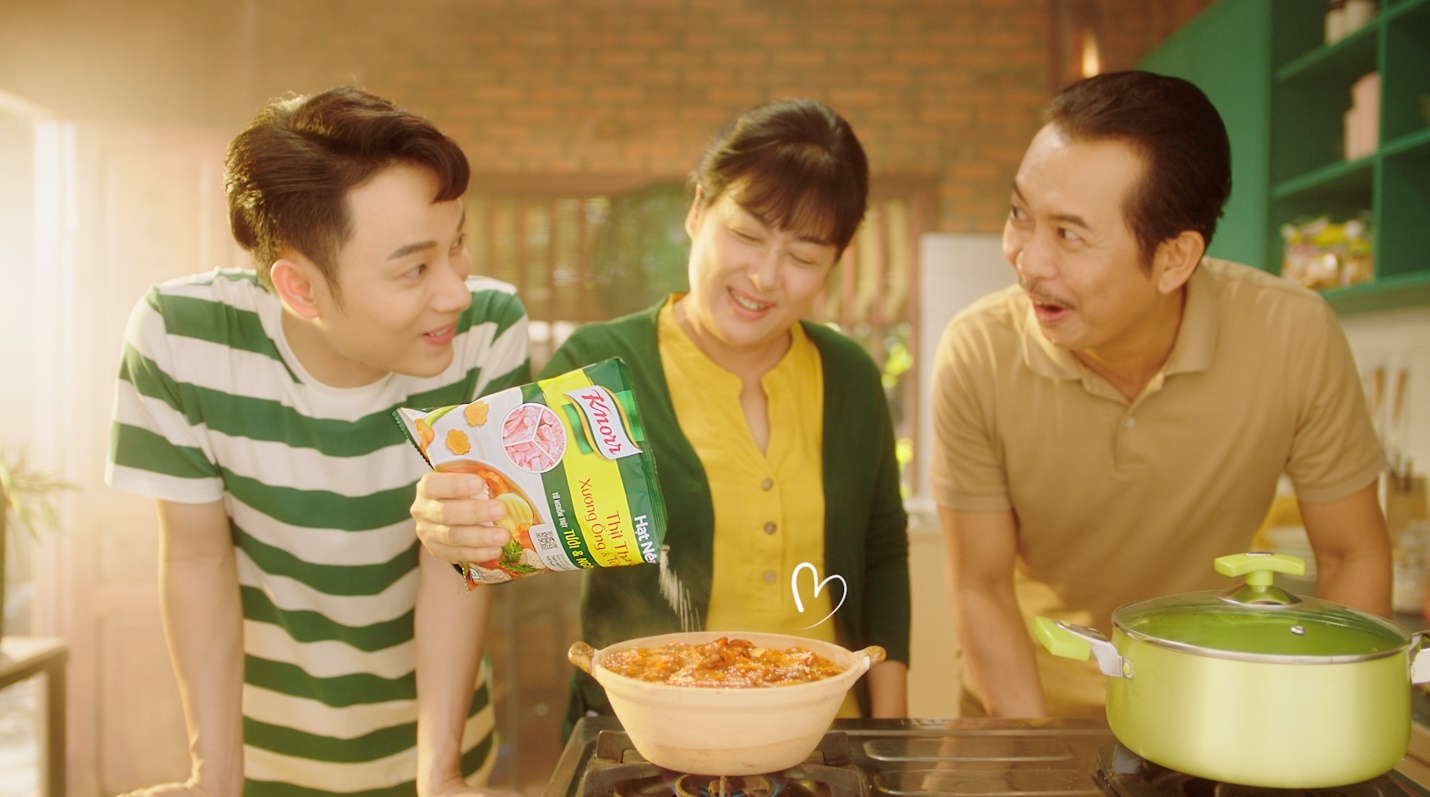 Truc Nhan tro lai voi MV ‘Bep am ngay Tet’ hinh anh