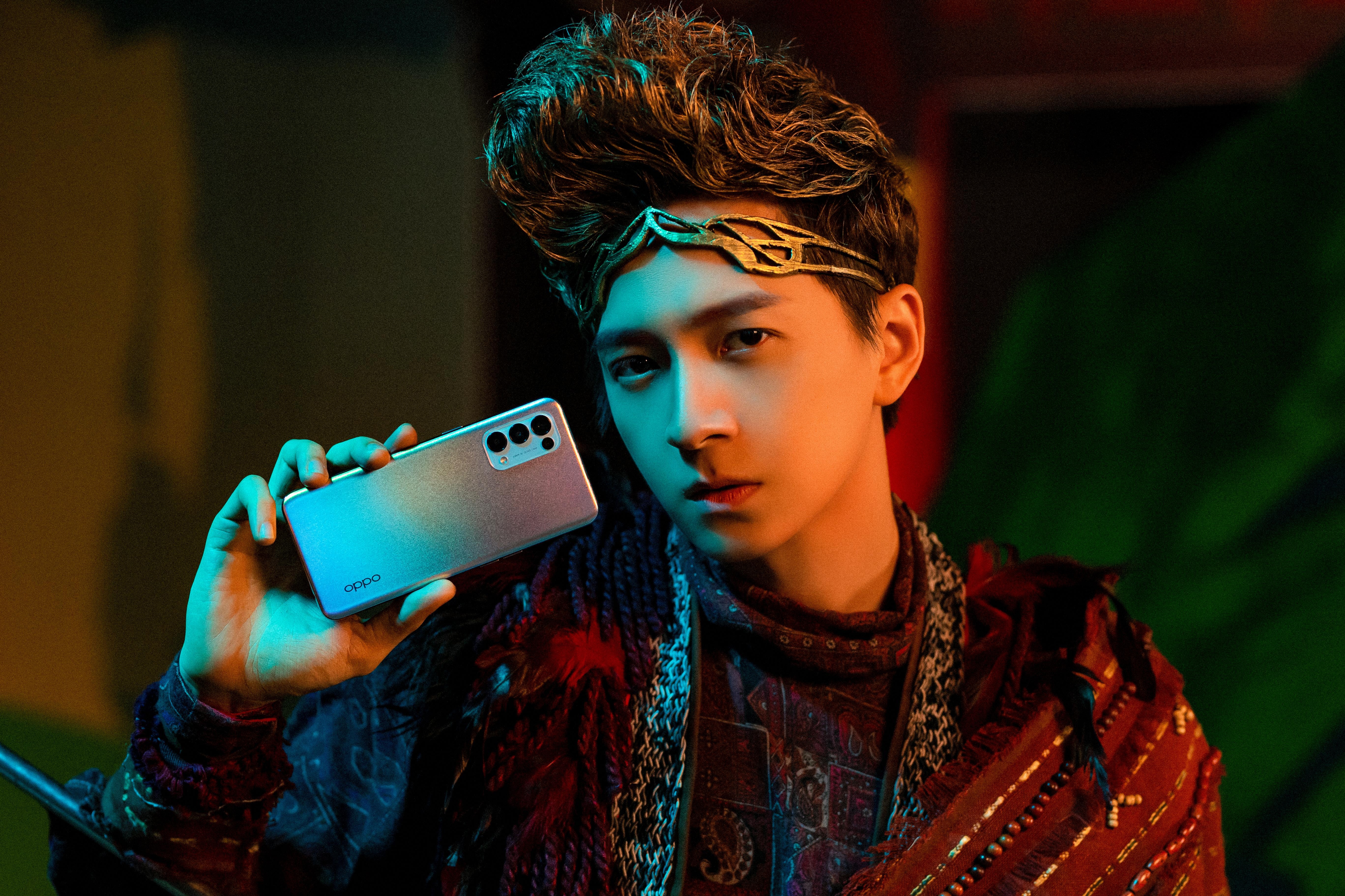 ‘Vu khi’ giup Ngo Kien Huy tim ra yeu quai trong MV moi hinh anh