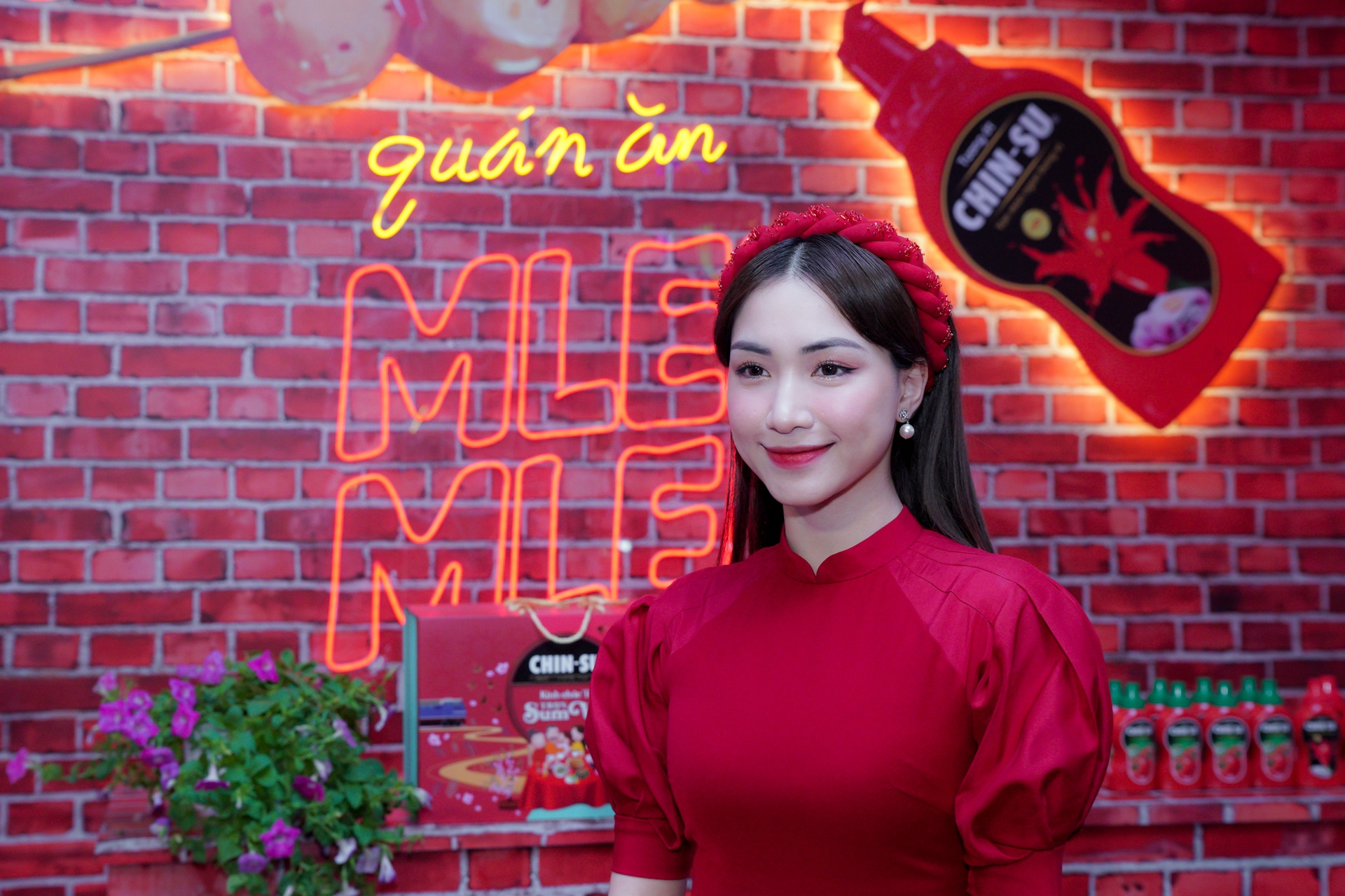 Quy tu dan sao lon, le hoi Tet Viet hut gan 100.000 khach tham quan hinh anh