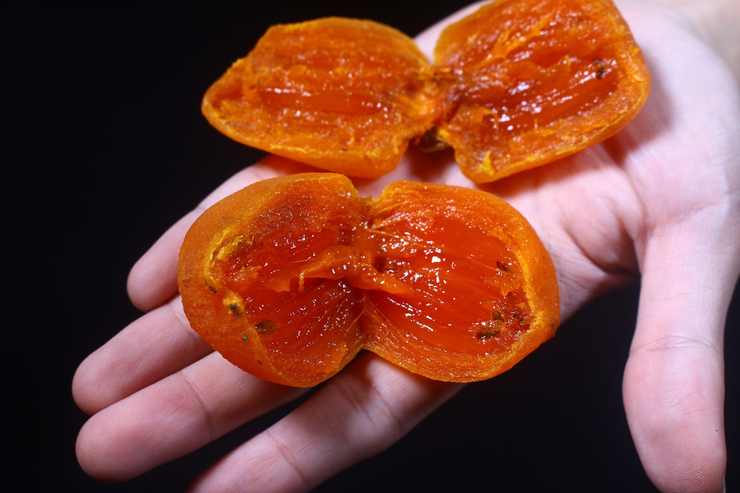 Hong treo gio Da Lat hut khach dip can Tet hinh anh