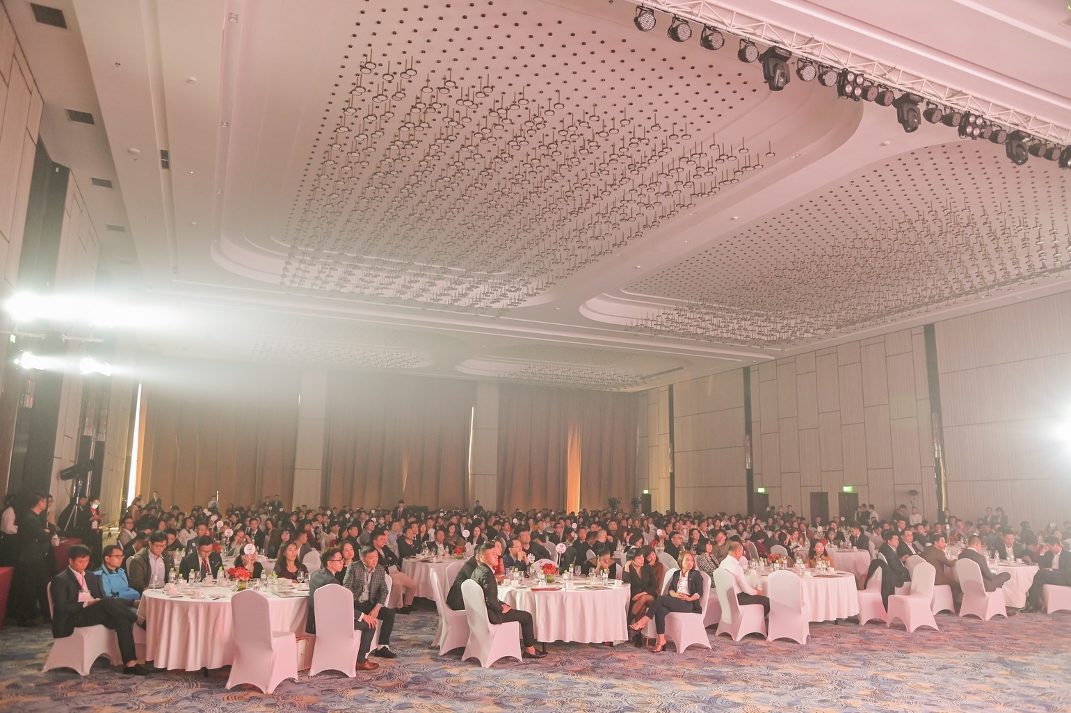 biet thu gioi han anh 4