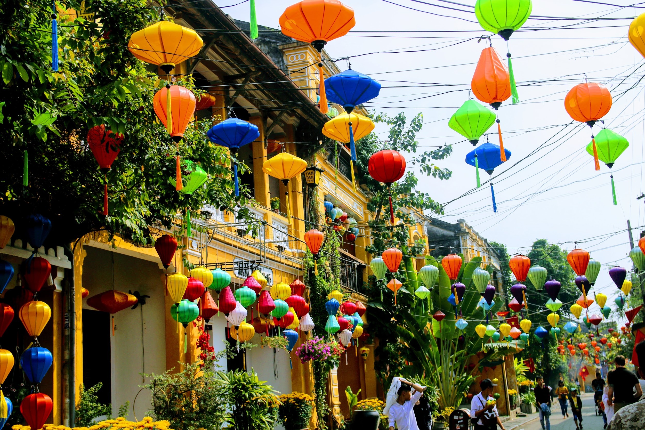 Khong khi le hoi tai mien Trung truoc them Tet Nguyen dan hinh anh