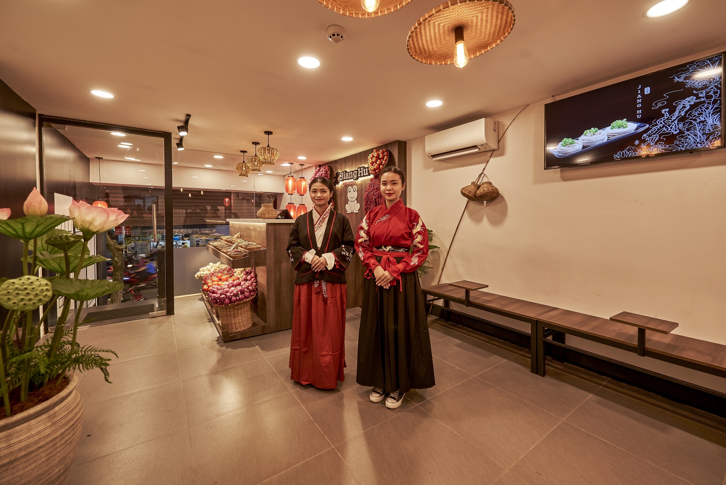 Lau ech Jiang Hu anh 3