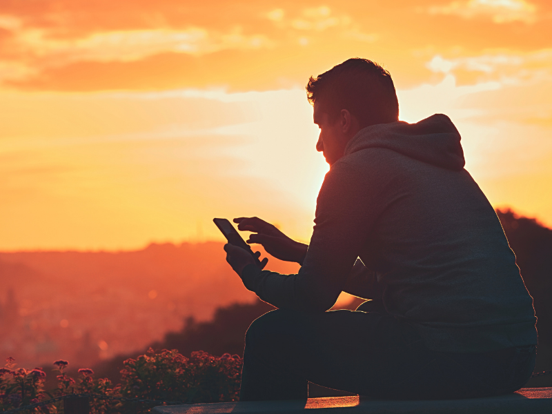 Dien thoai thong minh giup quan ly cong viec kinh doanh hinh anh