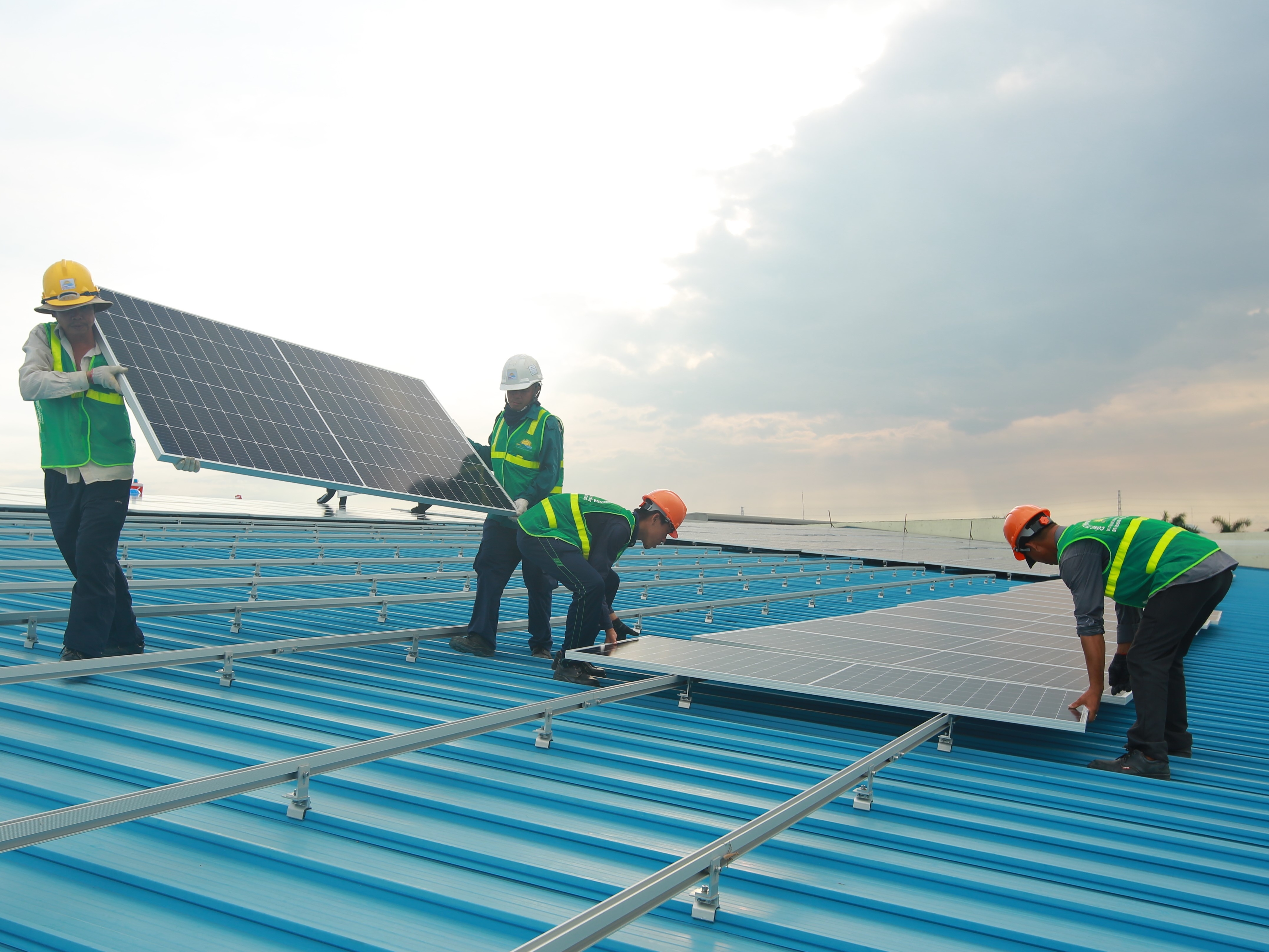 Austdoor dau tu vao linh vuc dien mat troi hinh anh