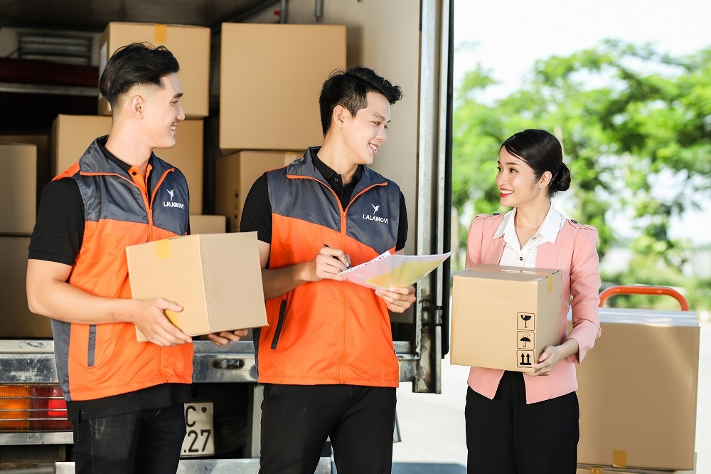 Lalamove day manh dich vu giao hang bang xe tai hinh anh