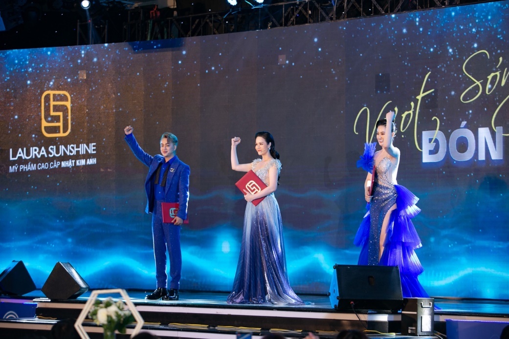 Laura Sunshine anh 3