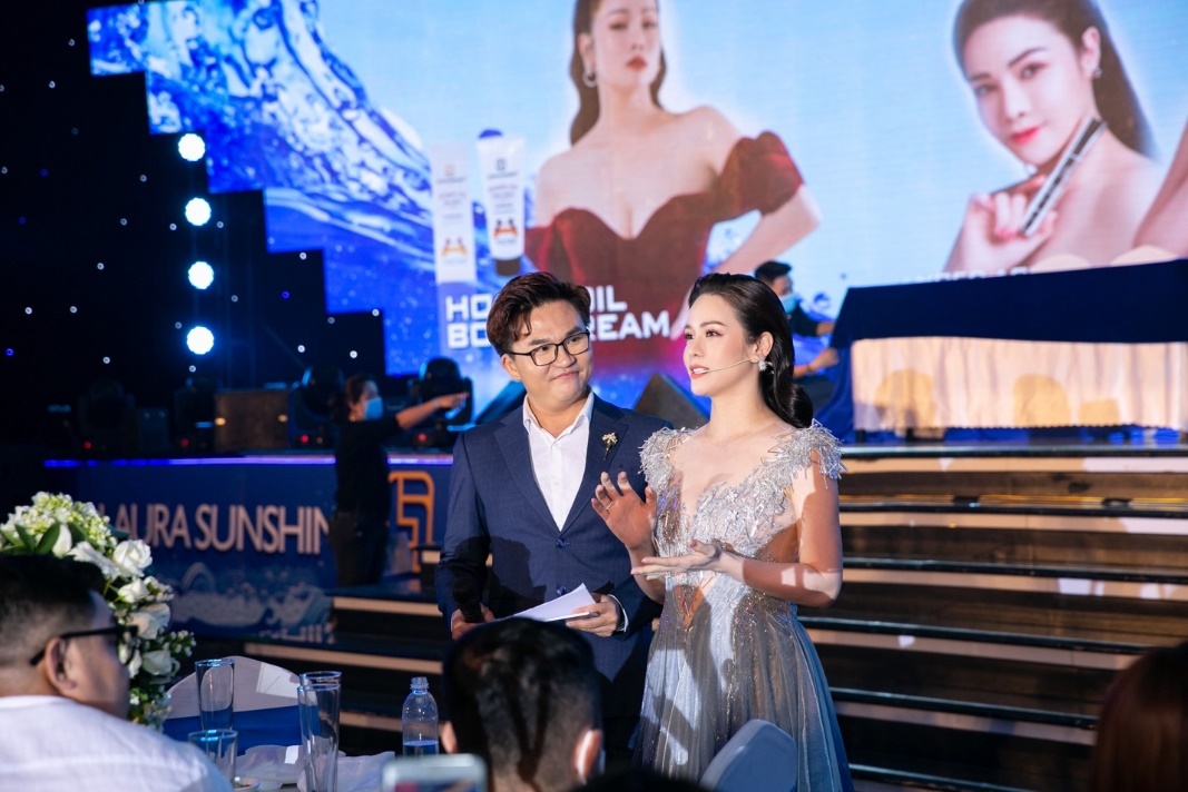 Laura Sunshine to chuc tiec tri an khach hang va doi tac hinh anh