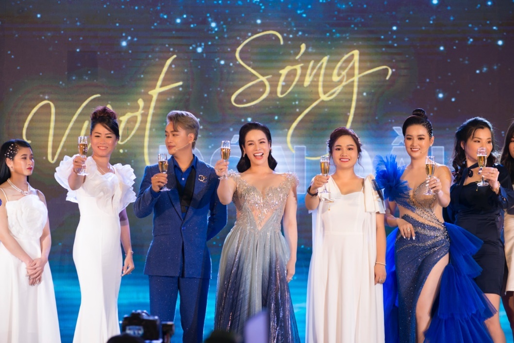 Laura Sunshine anh 6