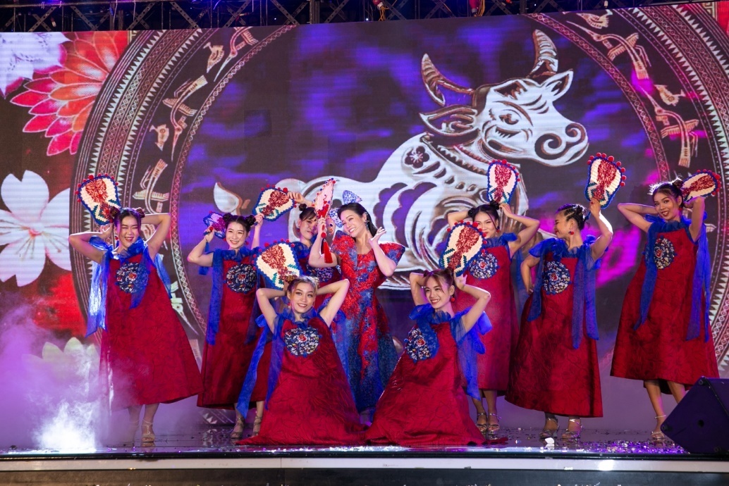 Laura Sunshine anh 7