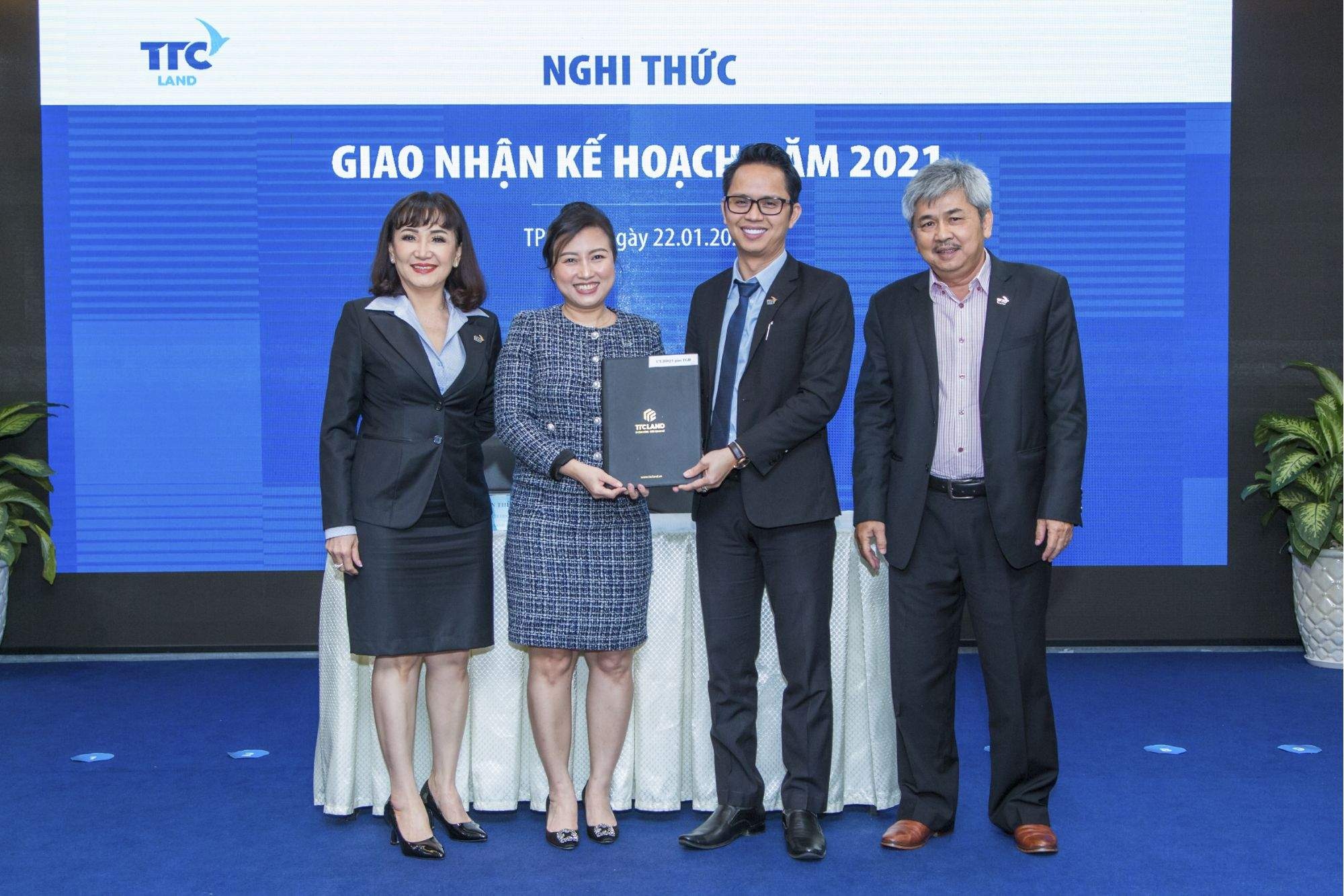 TTC Land - mot nam thach thuc va co hoi hinh anh