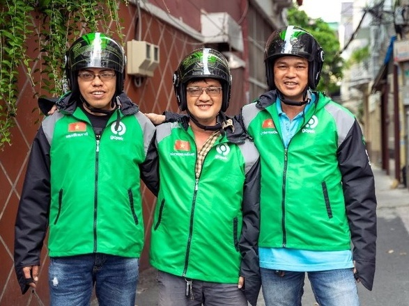 Nhieu tai xe xuc dong khi nhan qua Tet tu Gojek hinh anh