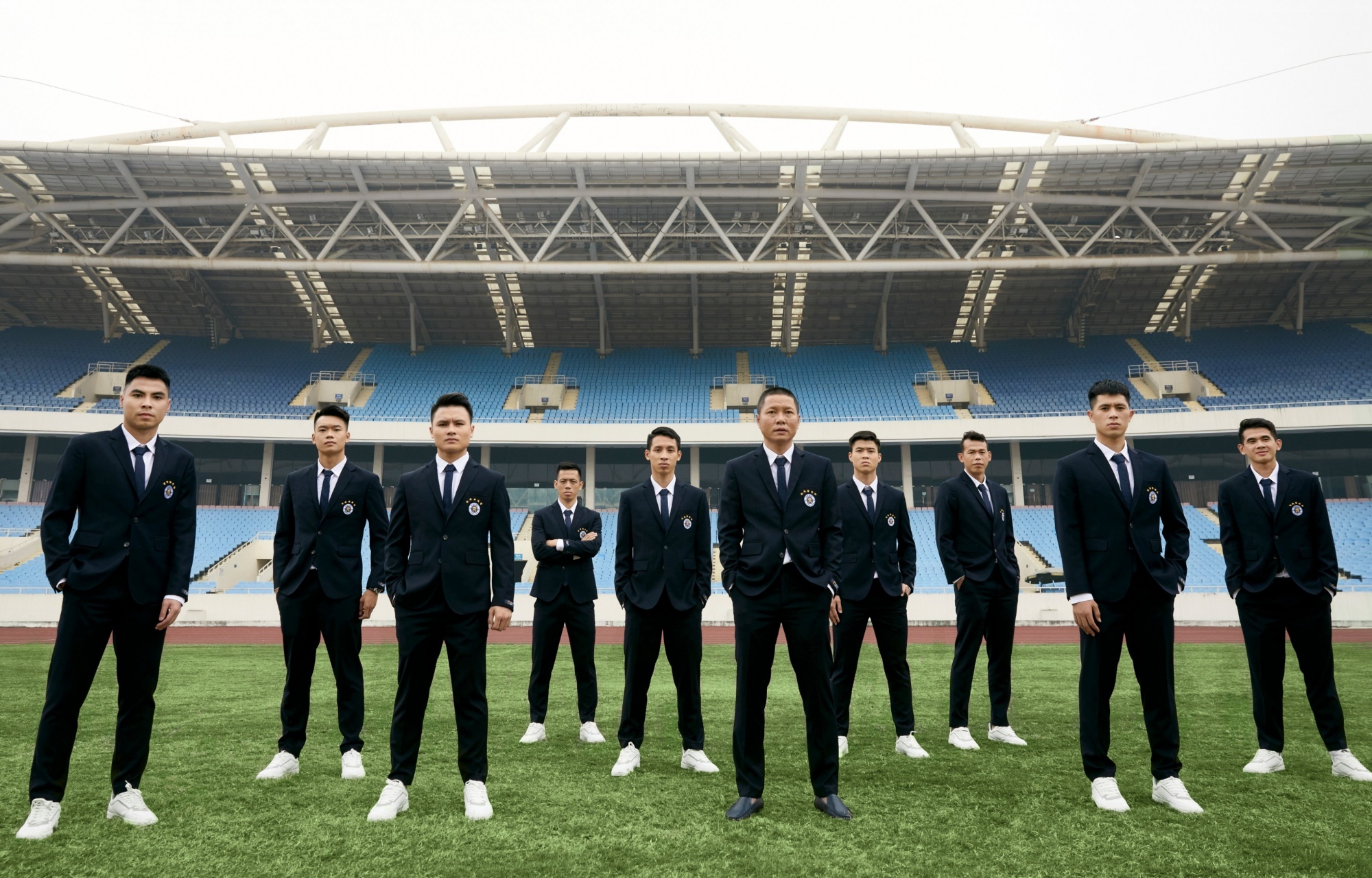 CLB Ha Noi lich lam trong thiet ke Ivy men nhan dip 15 nam thanh lap hinh anh