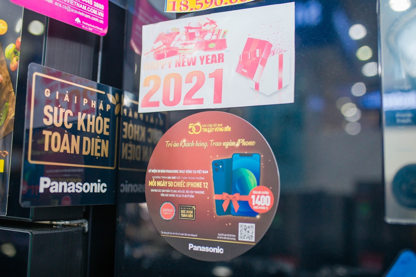 Xuan Bac diem danh 700 nguoi trung iPhone 12 truoc them nam moi hinh anh