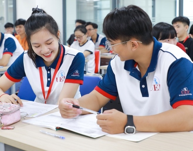 Hoc marketing bang trai nghiem thuc te hinh anh