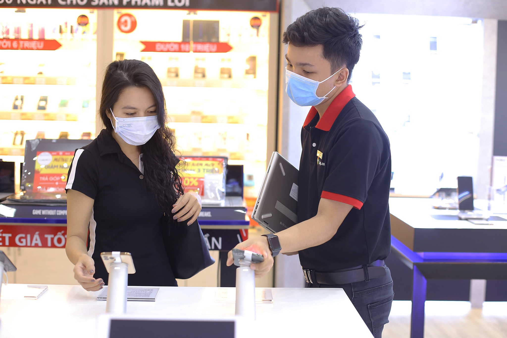 FPT Shop giam den 4,5 trieu, nhan doi bao hanh cho iPhone 12 series hinh anh