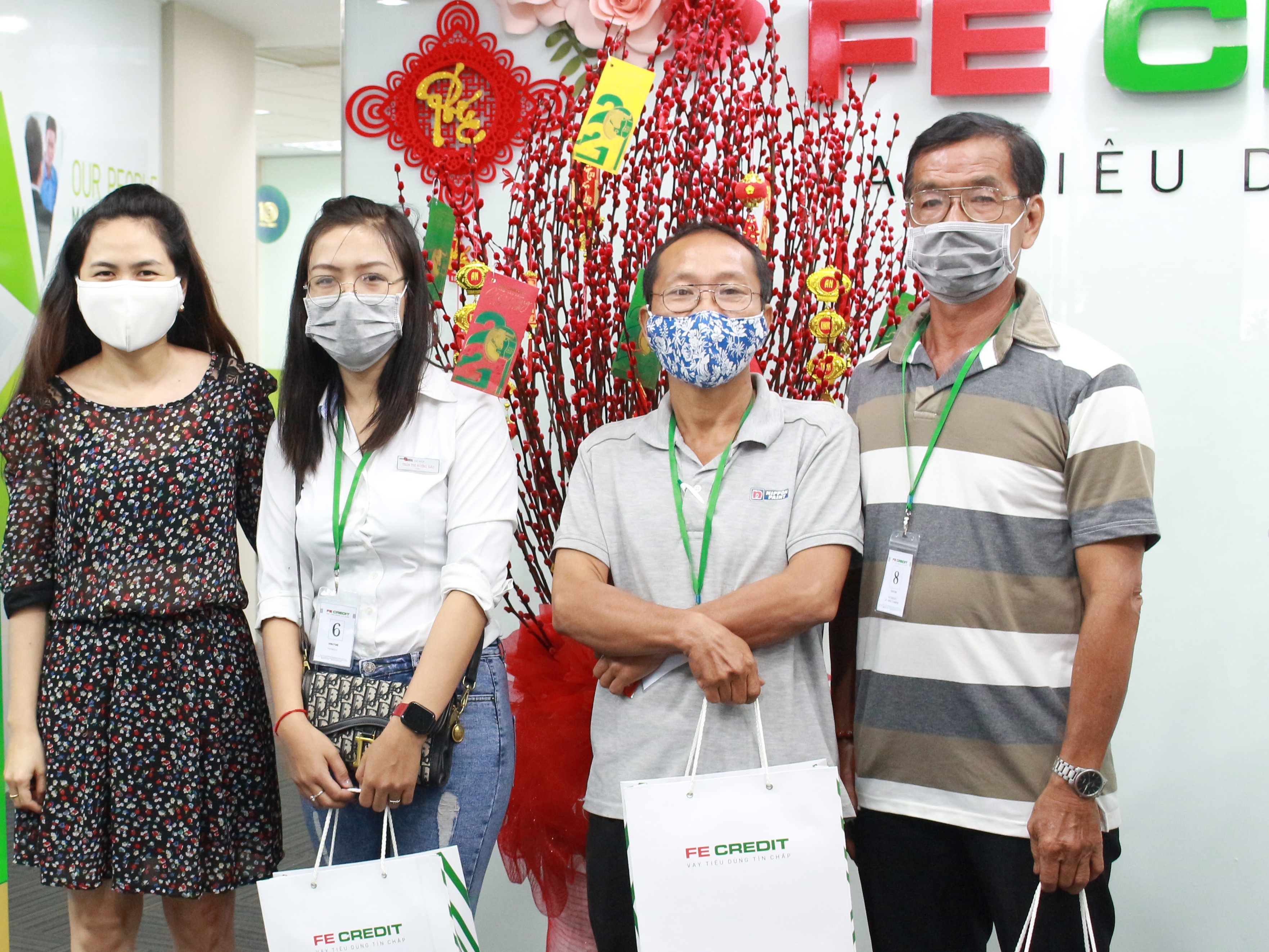 Cong bo 3 khach hang trung giai dac biet 'An Tet to - Van su vo lo' hinh anh