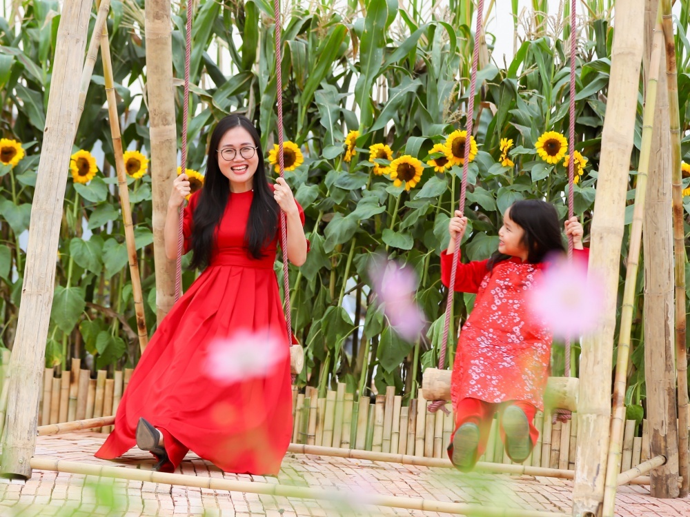 Trai nghiem Tet truyen thong tai duong hoa Home Hanoi Xuan 2021 hinh anh