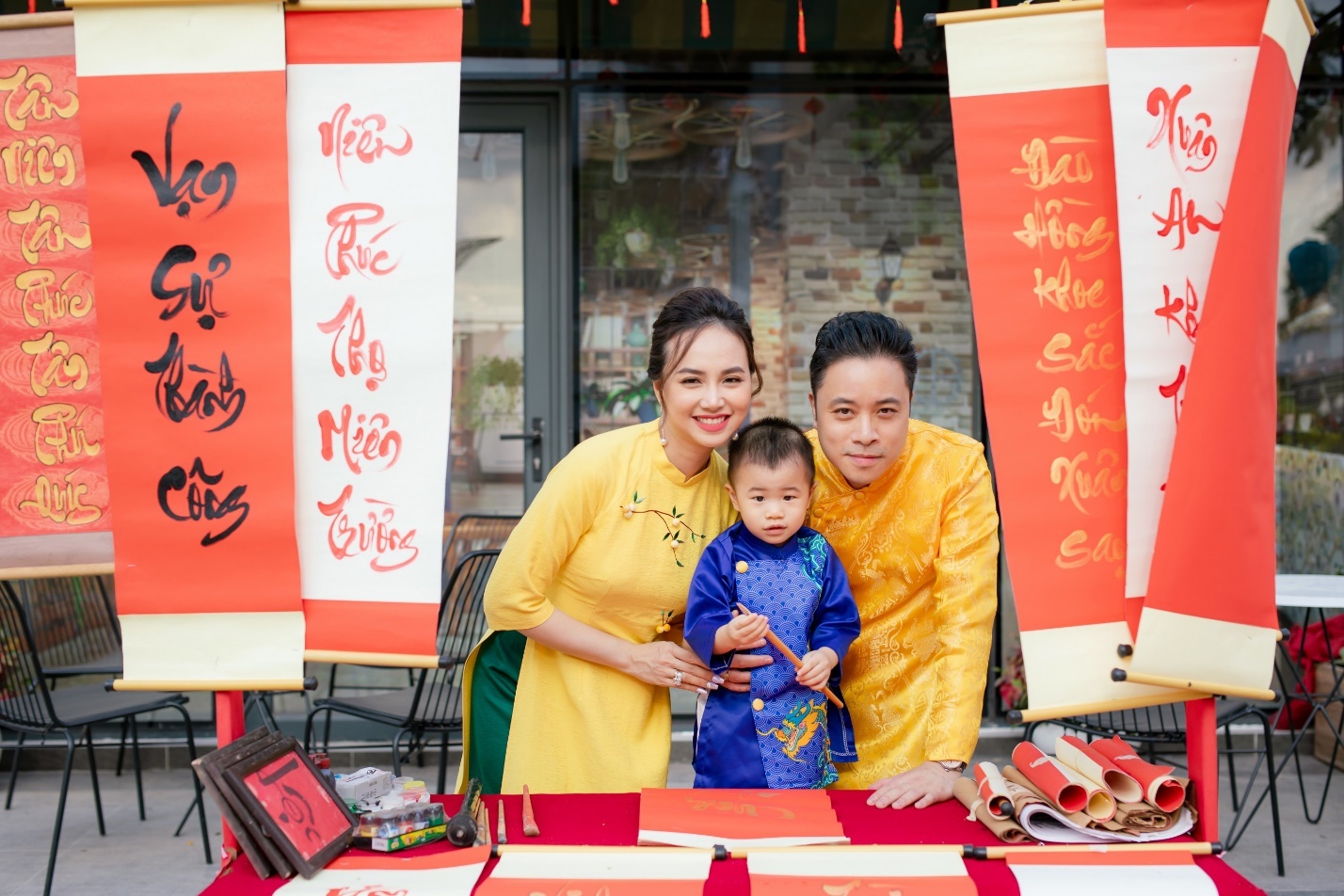 Vo chong Victor Vu: 'Chung toi hai long voi moi truong song tai VN' hinh anh