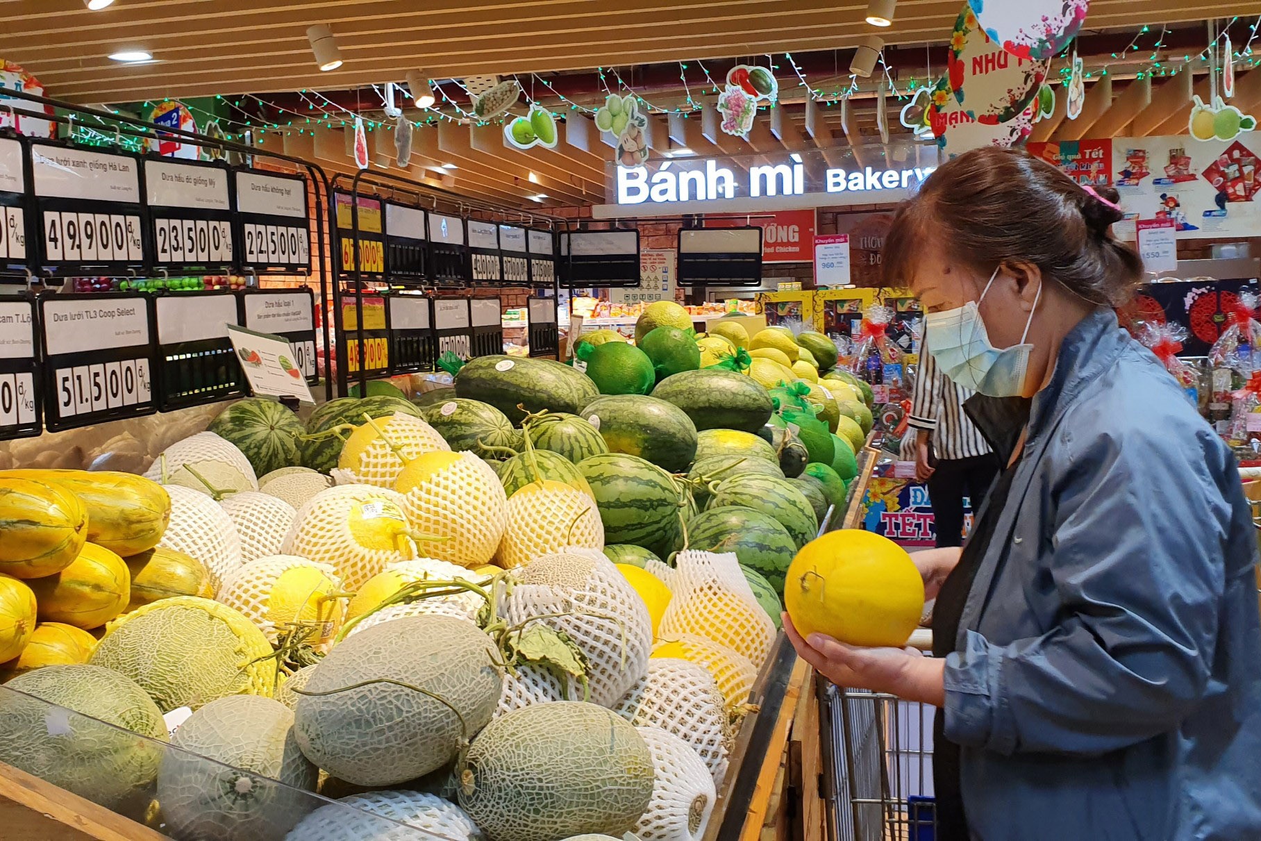 Co.opmart va Co.opXtra giam gia nhieu thuc pham den 30 Tet hinh anh