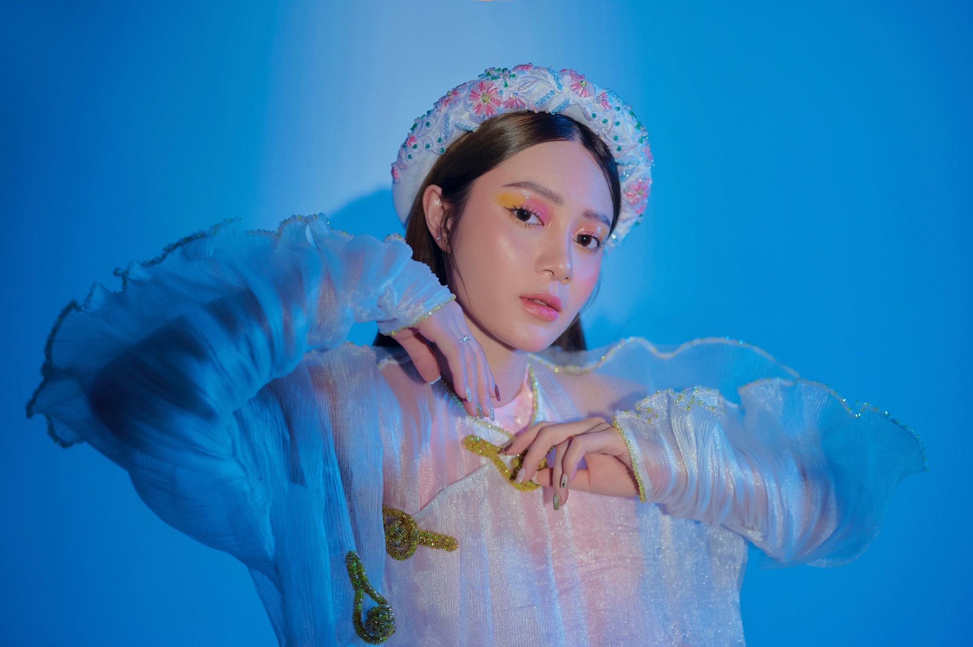 Goi y dien ao dai nu tinh, sang tao ngay Tet hinh anh