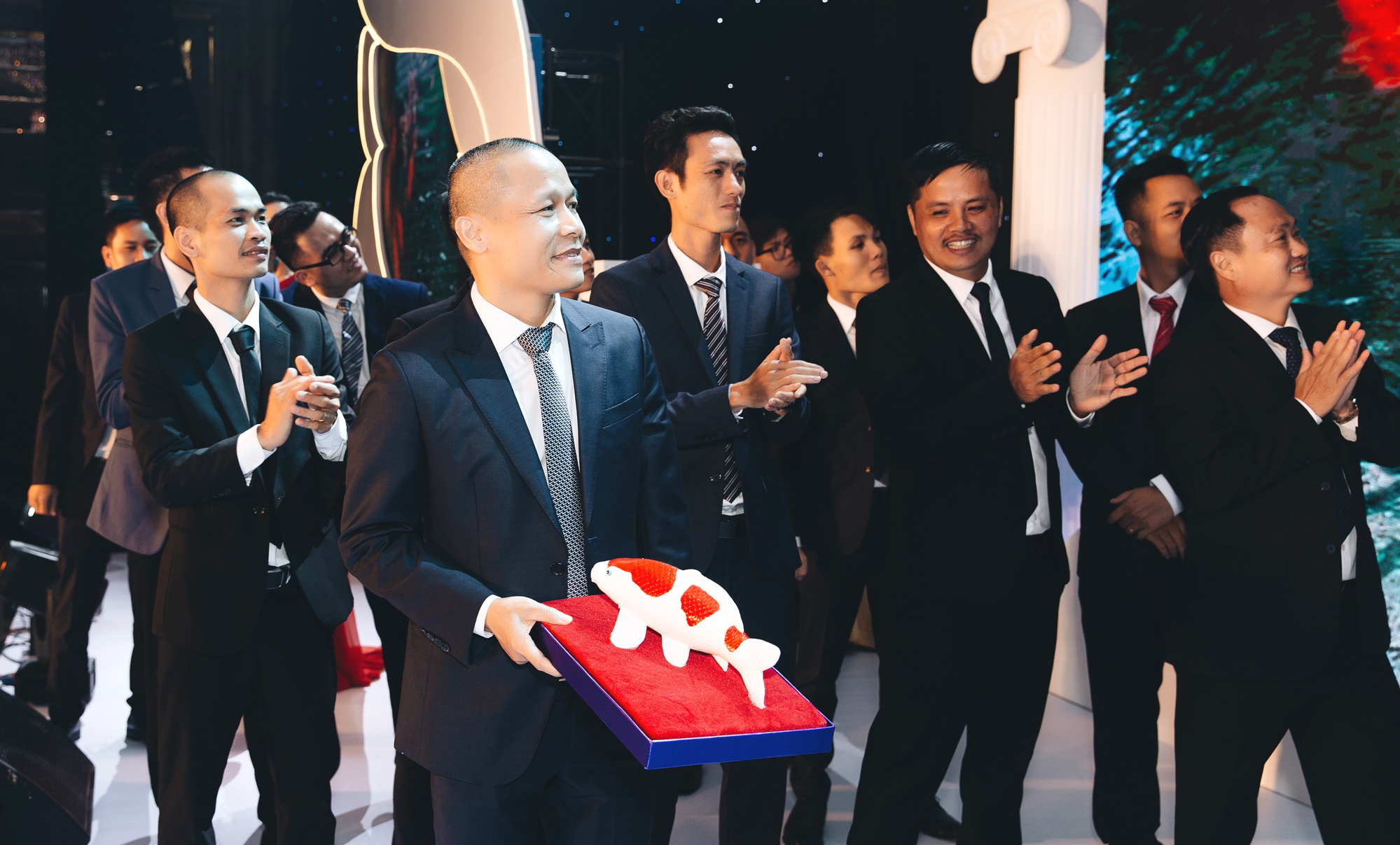 CEO Kingsport: 'Nhan vien cua toi khong phai lo mat thuong Tet' hinh anh