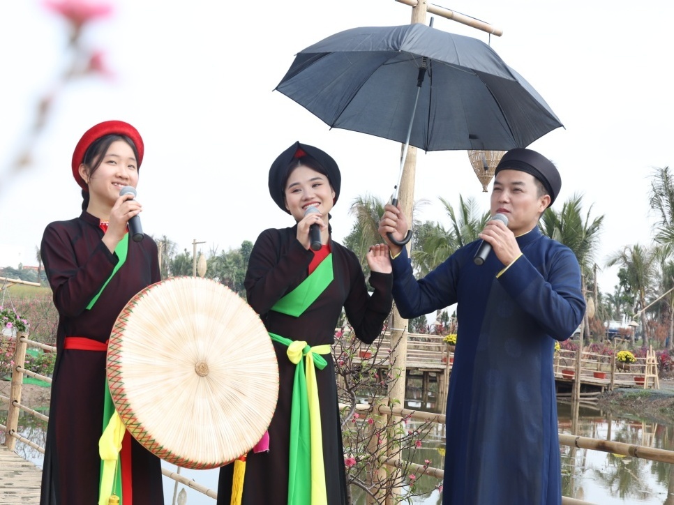 Dac sac khong gian van hoa truyen thong tai duong hoa Home Hanoi Xuan hinh anh