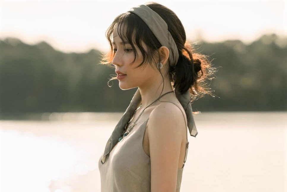 Ca khuc dong vien sau chia tay cua LyLy dat top 3 #zingchart hinh anh