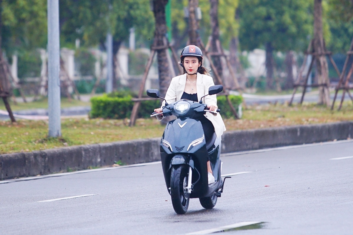 Khach hang nghi gi ve 2 xe may dien moi cua VinFast? hinh anh