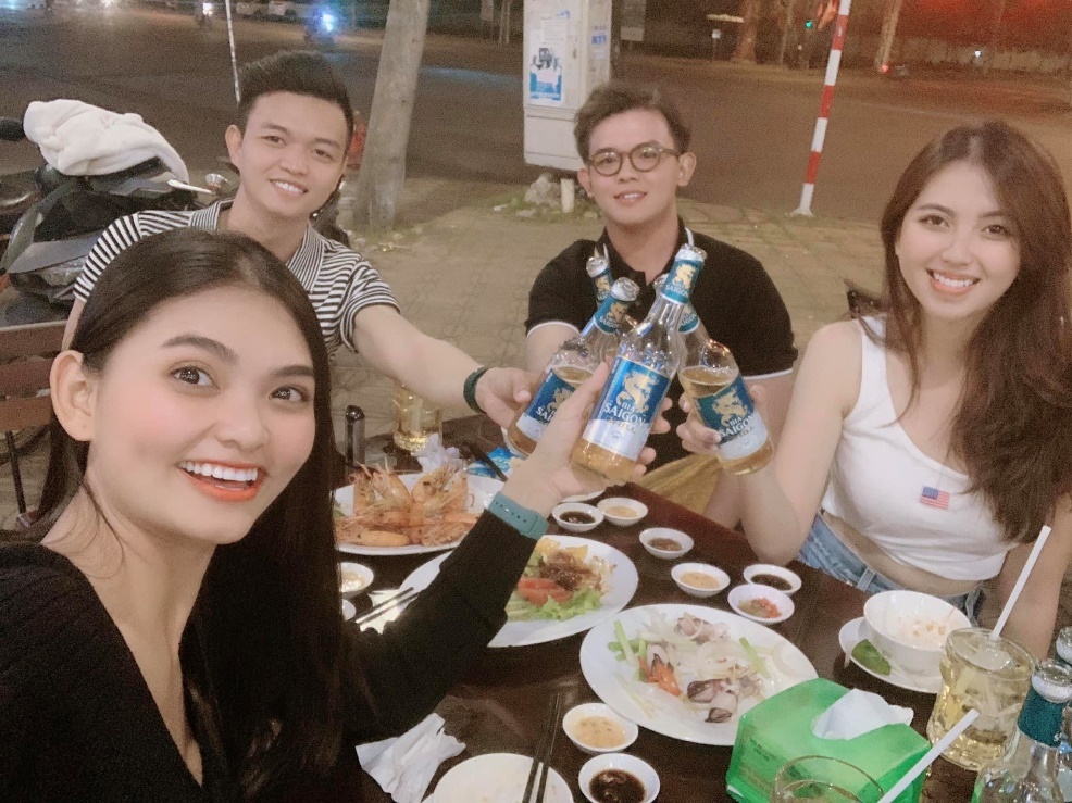 Cach gioi tre Viet tan huong cuoc song qua nhung buoi gap go hinh anh