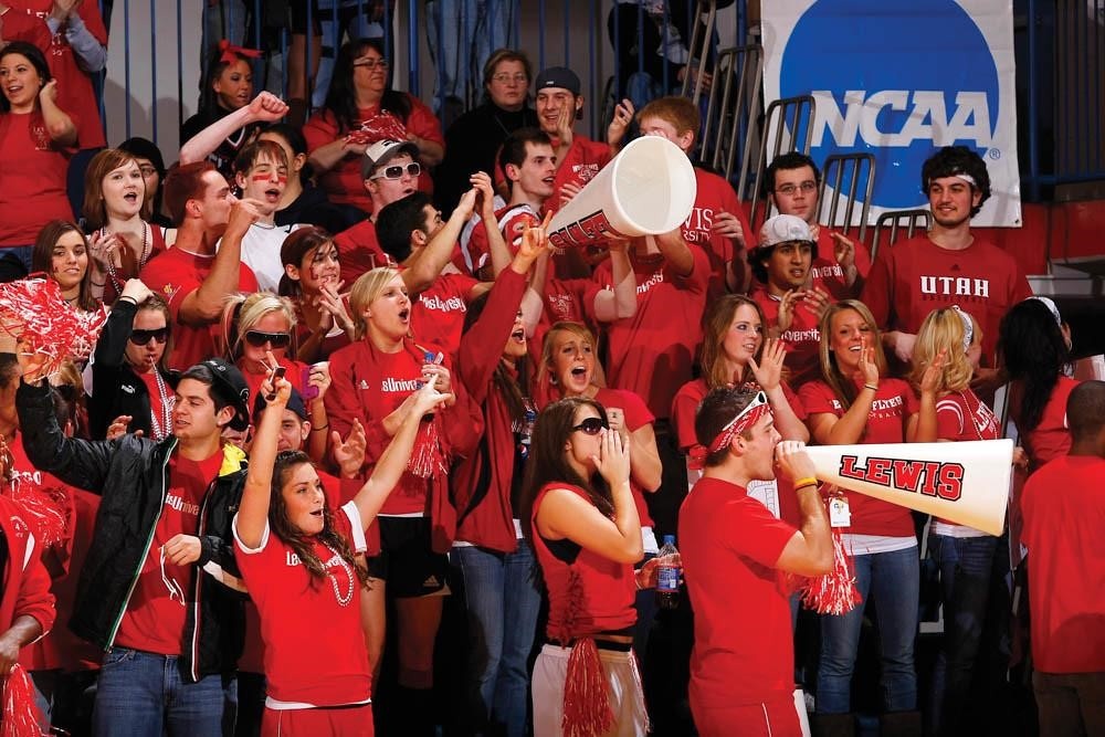 Lewis University anh 2