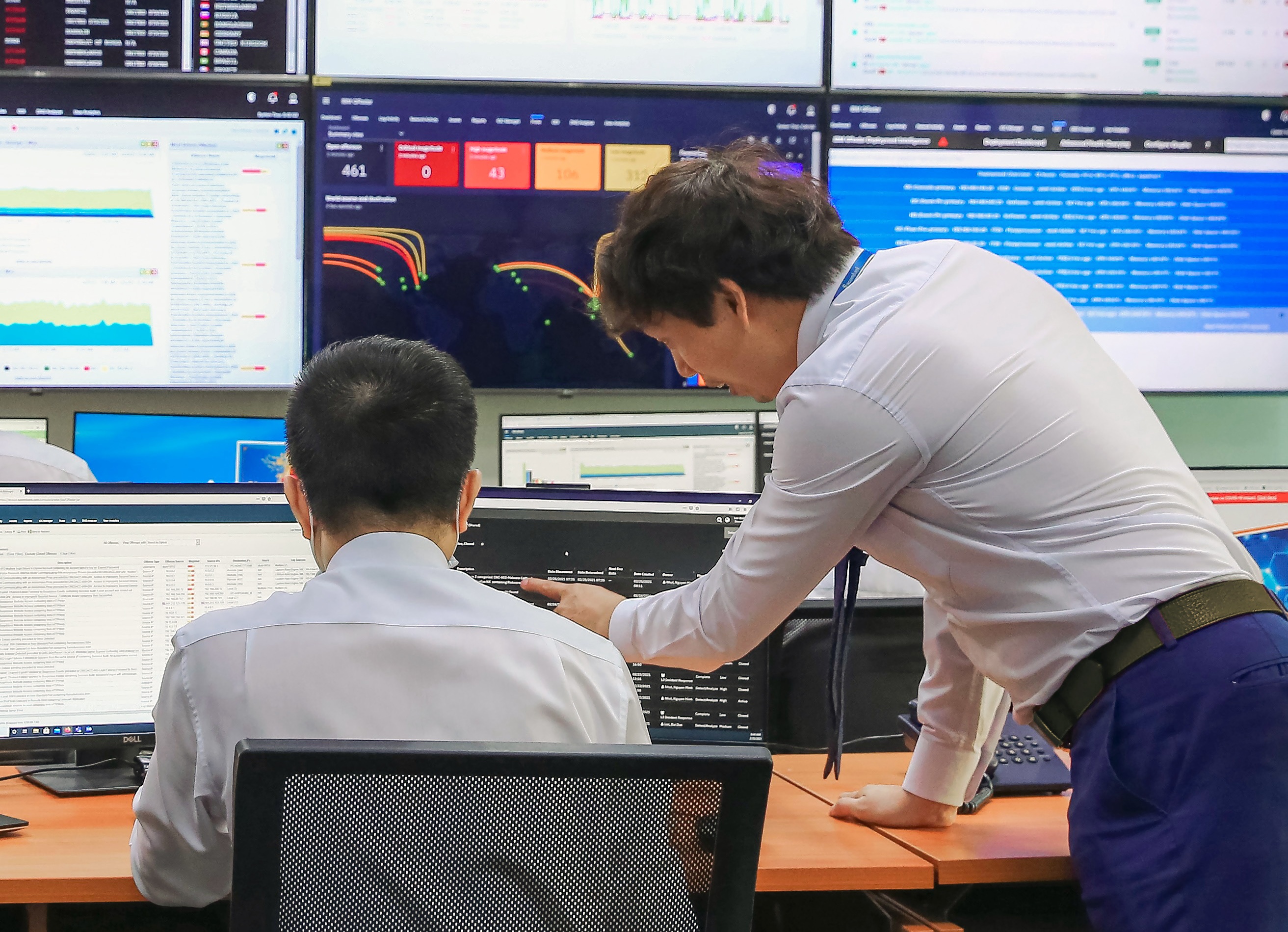 Sacombank bat tay IBM chuyen doi trung tam dieu hanh an ninh mang hinh anh