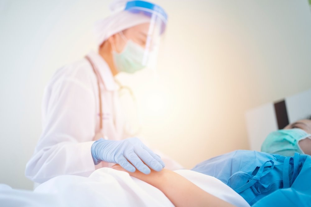 Qua tang cho chien binh ao trang nhan ngay Thay thuoc Viet Nam hinh anh