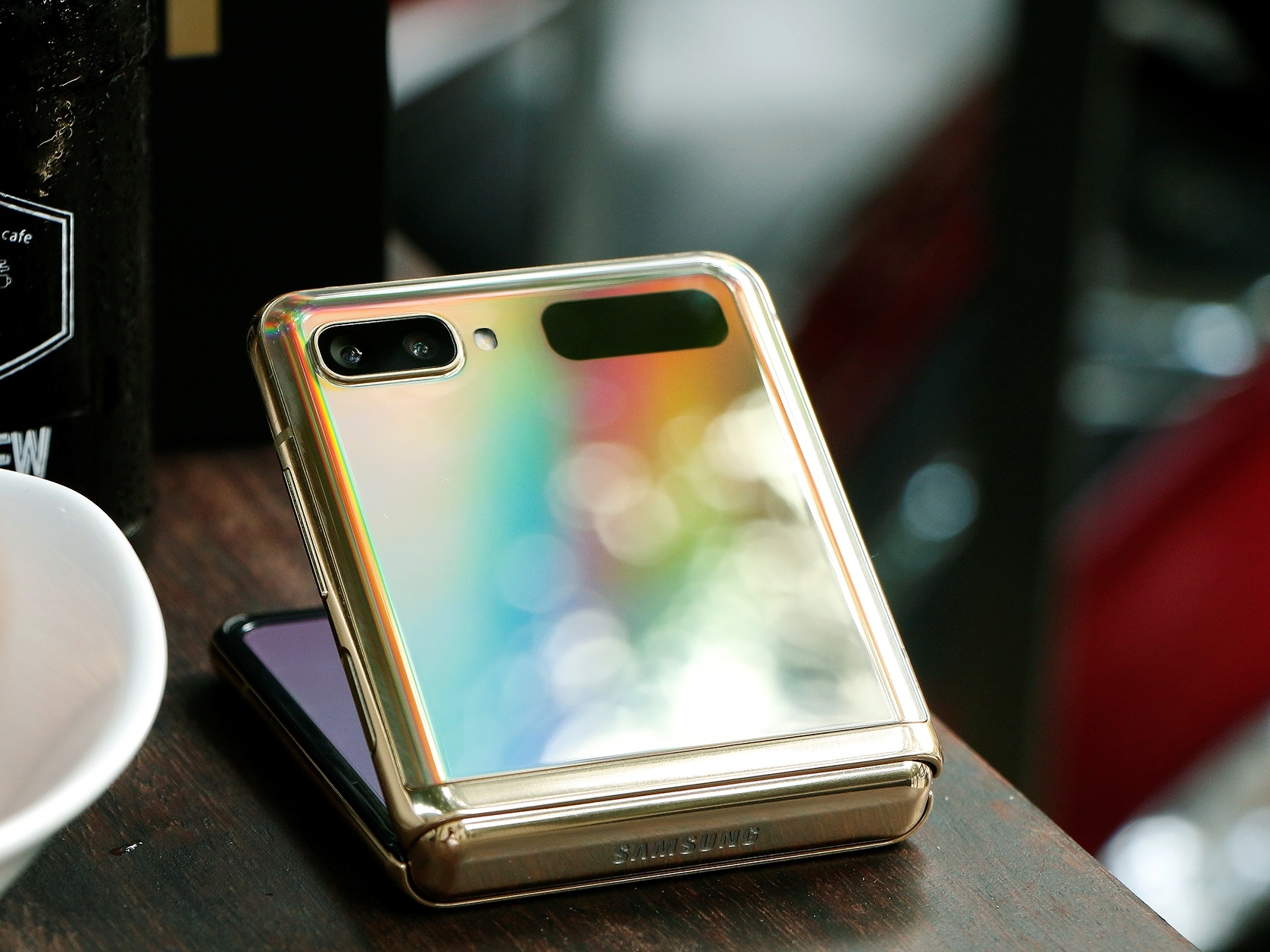 FPT Shop ban doc quyen Galaxy Z Flip voi gia giam 15 trieu dong hinh anh