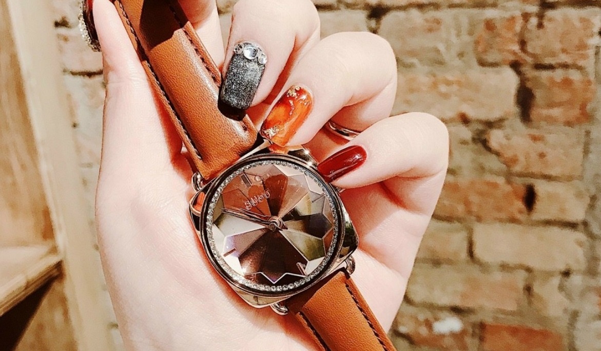 Sam dong ho thoi trang tai Kim Huyen Shop hinh anh