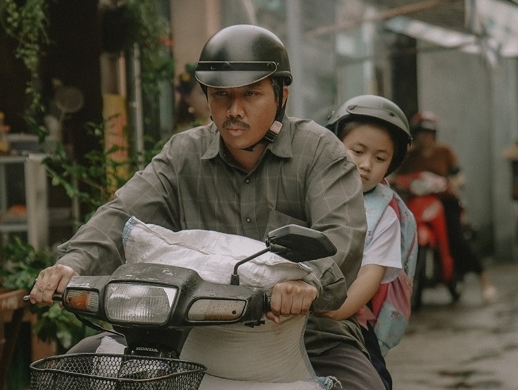 Cau hoi ve su hy sinh cua cha me trong 'Bo gia' hinh anh