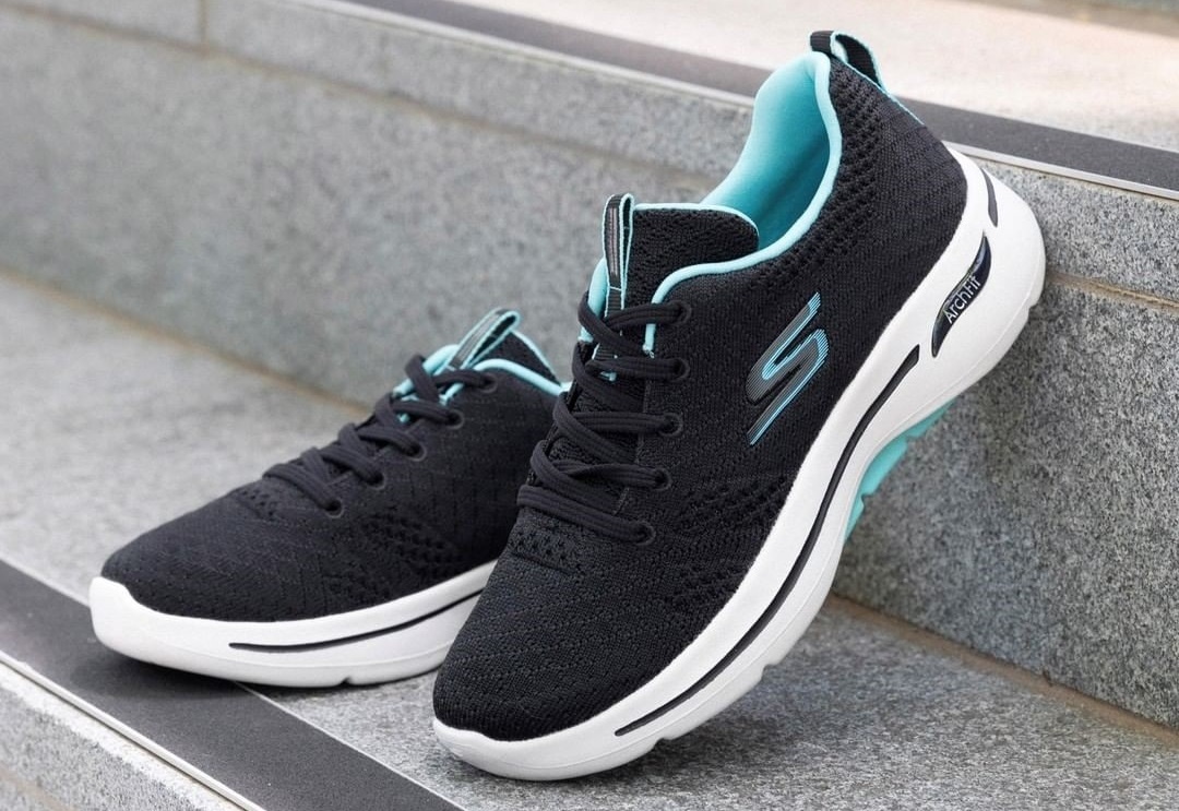 Skechers ra mat dong giay chay Gowalk Arch Fit hinh anh