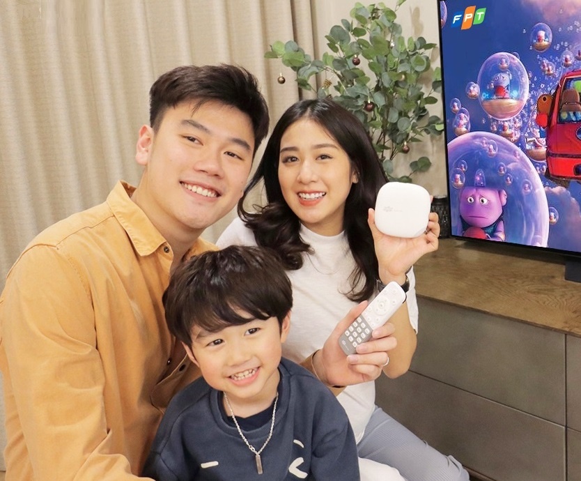 Gia dinh Xoai chia se cach bao ve con tren kenh giai tri truc tuyen hinh anh