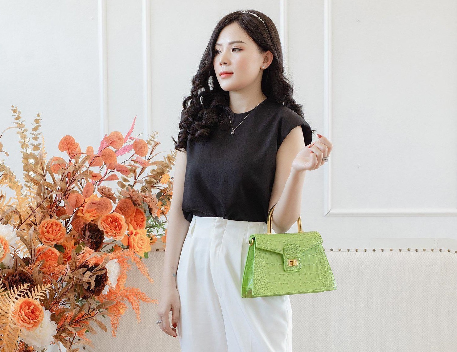 Hoa co nang hien dai voi trang phuc cua Kieu My Shop hinh anh