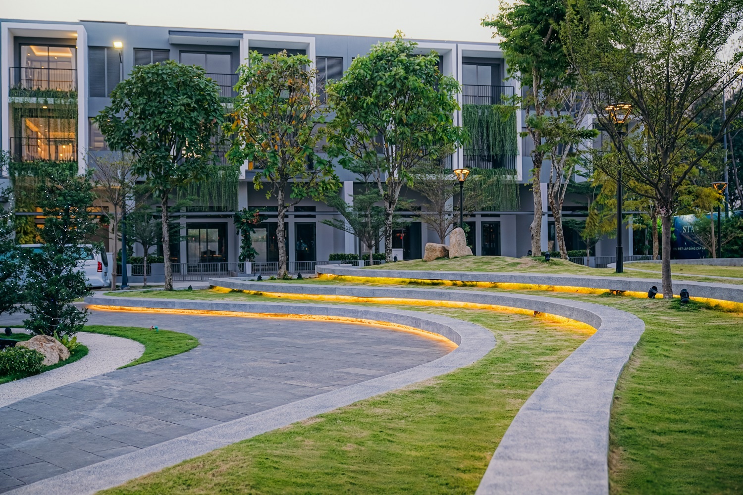 BDS An Gia,  The Standard anh 8