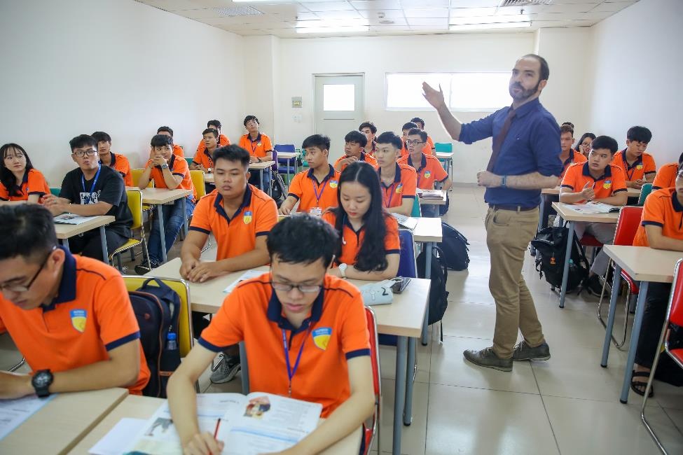 Dai hoc Lincohn,  Hutech anh 1