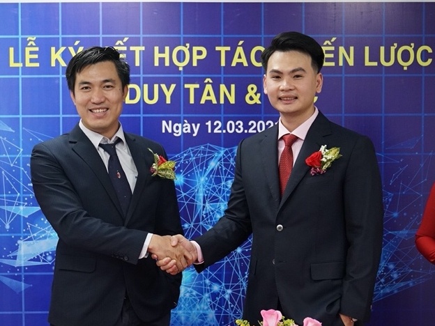 Nhua Duy Tan ky ket hop tac chien luoc voi JSC hinh anh