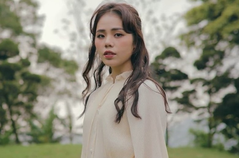 Nu ca si tien thang len top 1 #zingchart nhanh nhat nam 2021 hinh anh