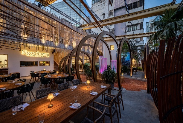 Ngọc Sương Seafood & Bar,  ngọc sương sài gòn
 ảnh 1 Ngoc Suong Seafood & Bar,  ngoc suong sai gon anh 1