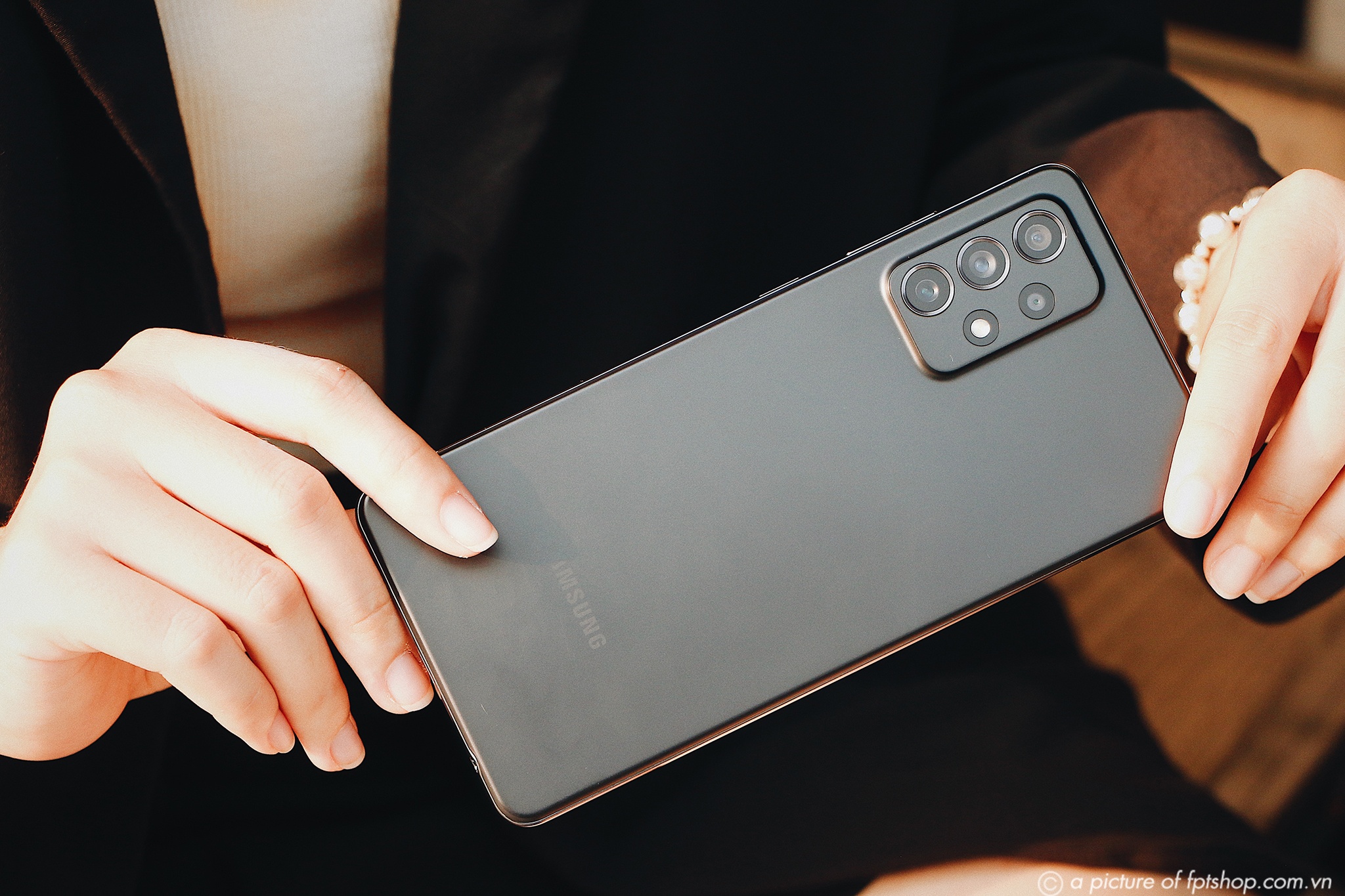 Nhan uu dai 1,2 trieu dong khi mua Galaxy A52, A72 tai FPT Shop hinh anh