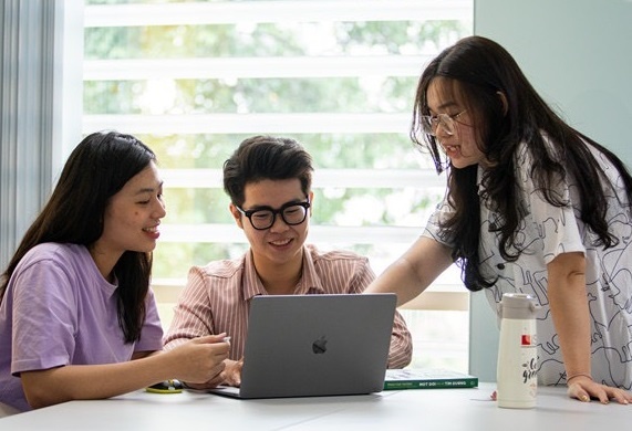 TS Ly Qui Trung phoi hop Vien ISB to chuc chuoi hoi thao truc tuyen hinh anh