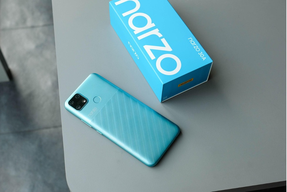 Chi tiet realme narzo 30A - pin lon, che do cho 46 ngay, gia 4 trieu hinh anh