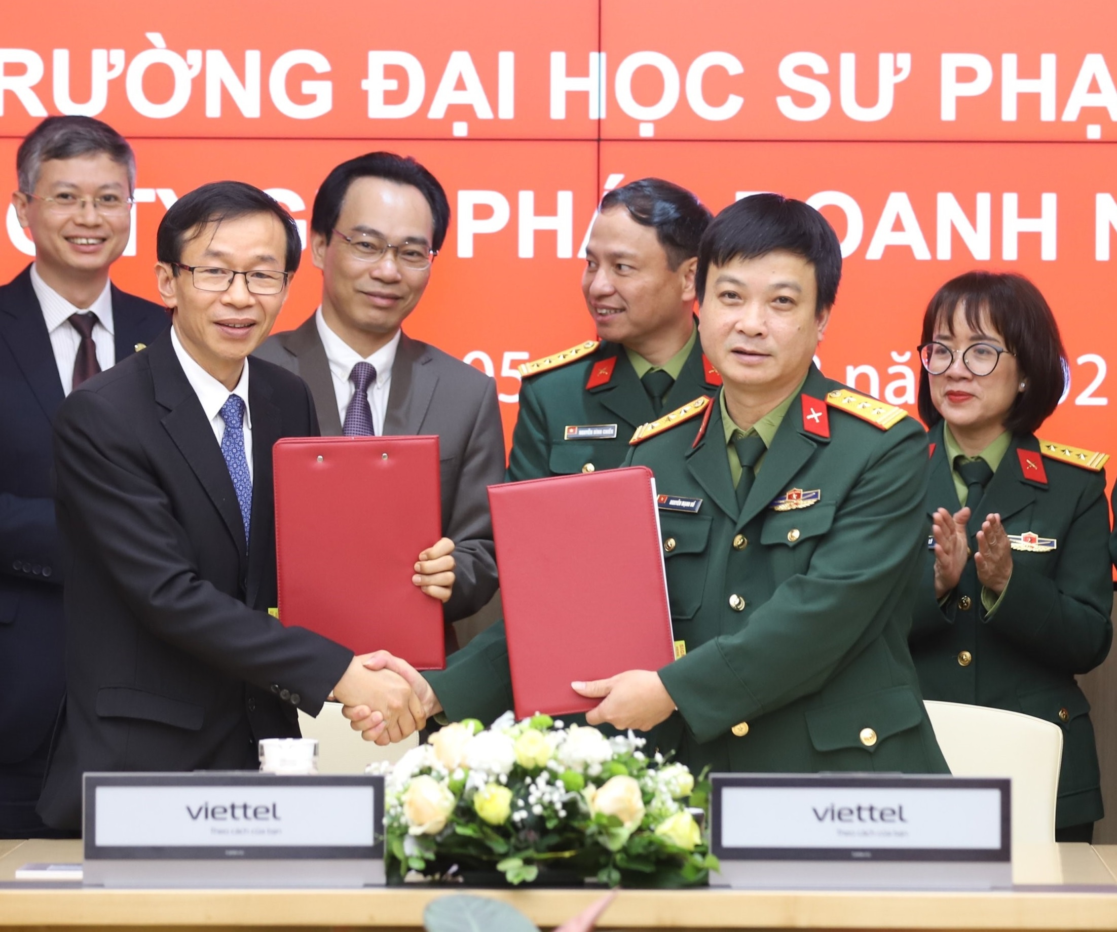 Dai hoc Su pham Ha Noi bat tay Viettel day manh chat luong giao duc hinh anh